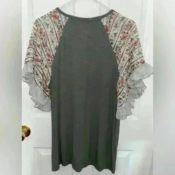 ❤️ Beautiful Ribbed & Floral Blouse - Picture 5 of 6